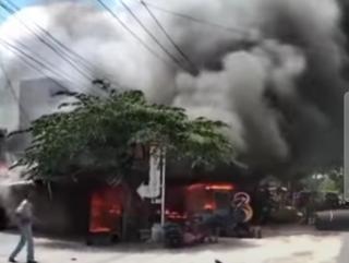 Bengkel di Jalan Parit Indah Pekanbaru Hangus Dilahap Sijago Merah