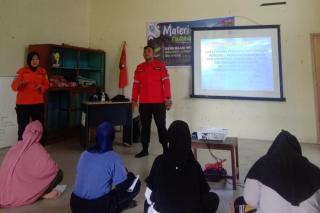 Basarnas Pekanbaru Latih Mapala UIN Suska Riau Materi ESAR