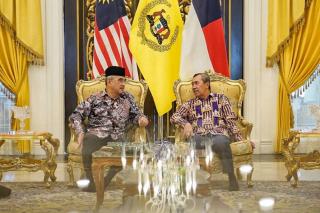 Bertemu Yang Dipertua Negeri Melaka, Gubri Bahas RoRo dan Jembatan Melaka-Rupat Dumai