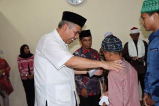 Pj Bupati Kampar Santuni Anak Yatim Piatu