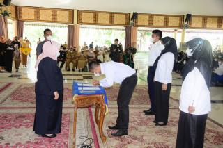 Bupati Kasmarni Serahkan SK Kepada 470 CPNS dan PPPK Pemkab Bengkalis