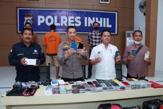 Pasutri Ditangkap, Ratusan Hape Ilegal Asal Singapura Diamankan Polres Inhil