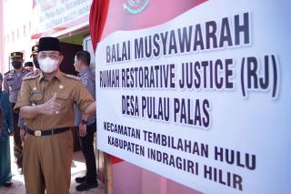 Resmikan Rumah Restorative Justice Desa Pulau Palas, Ini Harapan Bupati Inhil