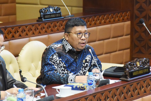 Anggota Komisi V DPR RI Minta Menhub Evaluasi Kenaikan Harga Tiket Pesawat