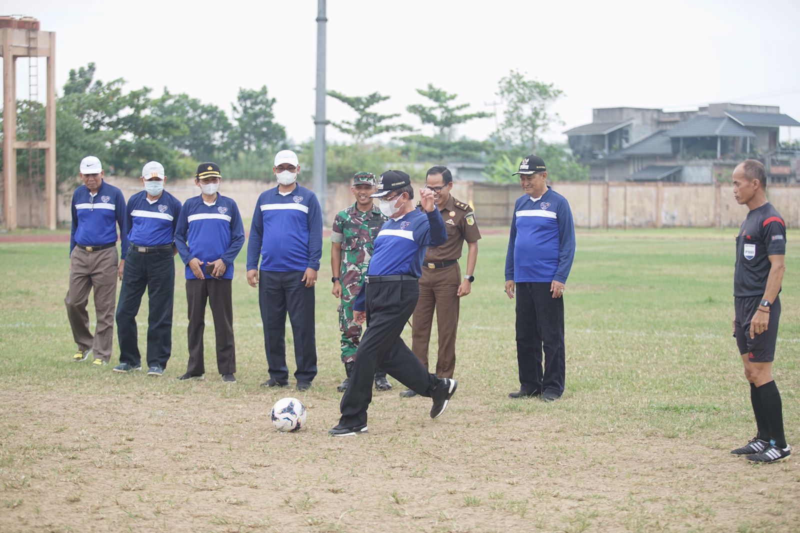 Buka Turnamen Sepakbola SU CUP 2022, Bupati Wardan Janjikan Perbaikan Atap Tribun
