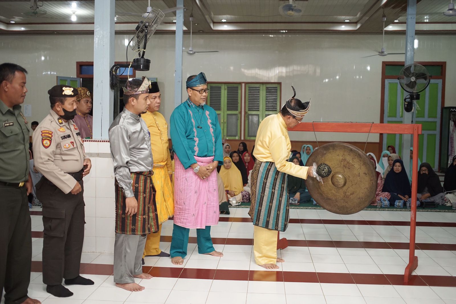 Buka MTQ Kecamatan Keritang, Bupati Minta Tunjukan Jati Diri Daerah Sendiri