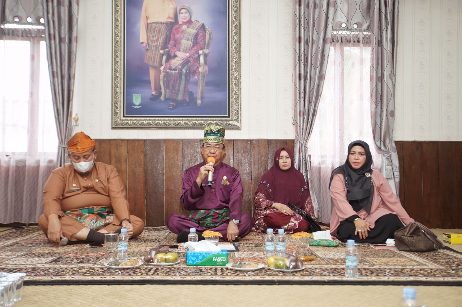 Di Rumah Suluk, Bupati Wardan Terima Kunjungan 82 PKH Inhil