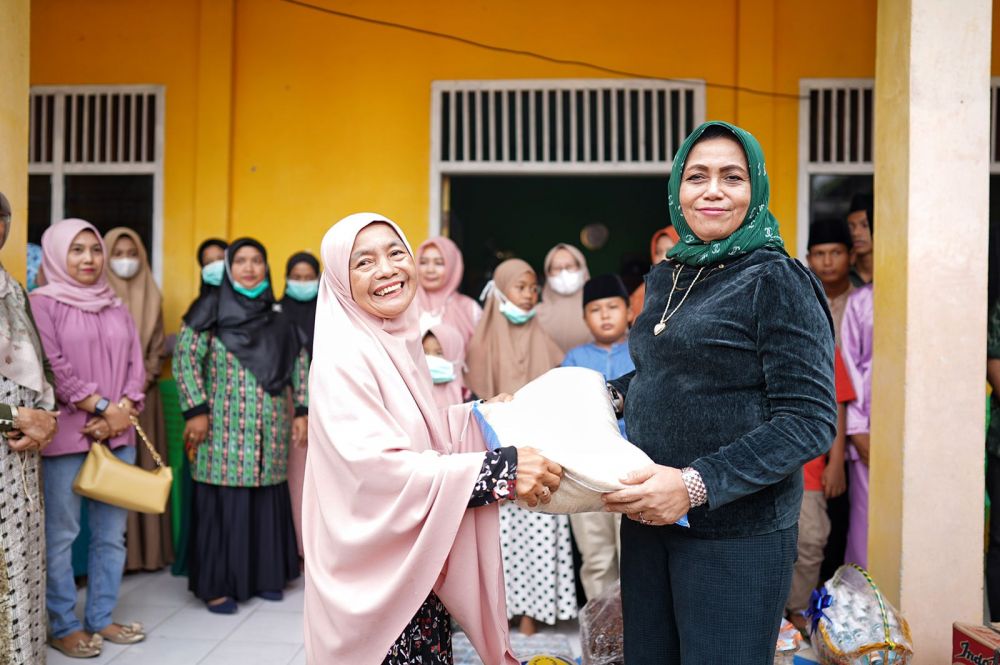 Misnarni Syamsuar Berbagi Kebahagiaan Bersama Anak Panti Asuhan di Bengkalis