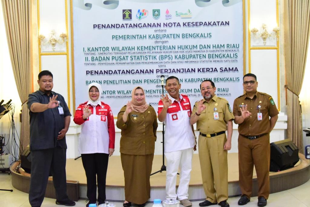 Pemkab Bengkalis Tandatangani MoU dengan Kemenkumham Riau dan BPS Bengkalis