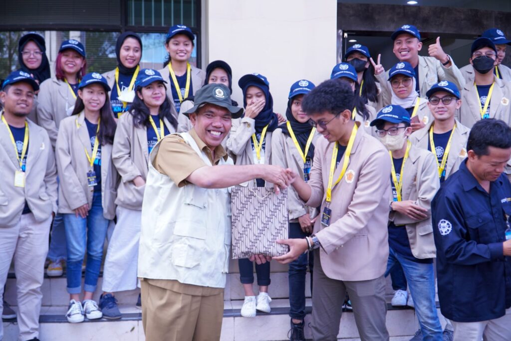 Pj Bupati Apresiasi 30 Mahasiswa UGM yang Laksanakan KKN di Kampar