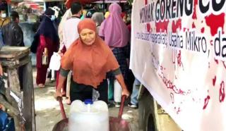 Warga Pekanbaru Serbu Operasi Pasar Minyak Goreng Curah Murah Pemprov Riau
