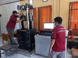 Labor Teknik Mesin UIR Miliki Universal Testing Machine dengan Kapasitas Terbesar di Riau