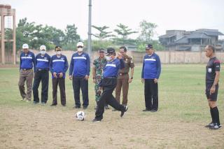 Buka Turnamen Sepakbola SU CUP 2022, Bupati Wardan Janjikan Perbaikan Atap Tribun