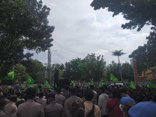 Ribuan Laskar LLMB dari Seluruh Riau Gelar Aksi Damai di DPRD Riau