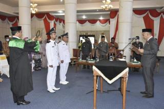 Perdana, Pj Bupati Lantik Dua Kades di Kampar