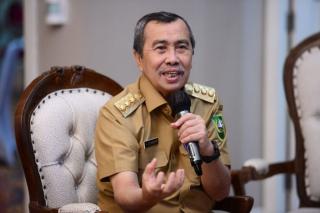 Syamsuar Tantang BUMD Riau Produksi Minyak Goreng dari Kelapa