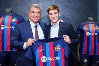 Barcelona Resmikan Rekrutan Perdana, Pemuda 19 Tahun dari Racing Santander