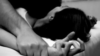 Mahasiswi Diduga Diperkosa Staf Kampus Saat Rapat Bansos di Rumah
