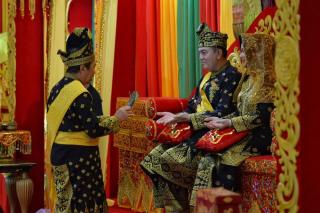 Kapolda Riau Terima Gelar Datuk Wira Lela Setia Negeri dari LAMR Kota Dumai