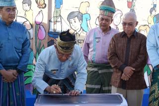 Bupati Wardan Resmikan Mural Tembok Budaya PT Pulau Sambu Kuala Enok