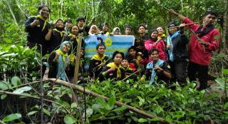 Mapala Polbeng Lakukan Pembibitan Mangrove di Keslimasy Desa Air Putih