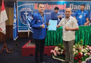 DPC GAMKI se Riau Minta Roy Manurung Pakai Jas GAMKI Lagi