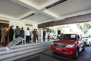Gubri Syamsuar Lepas Mobil Siaga Penanganan Wabah PMK di Provinsi Riau