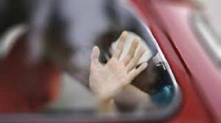 Keji! Ibu dan Anak Perempuannya Diperkosa Beramai-ramai di Mobil yang Melaju