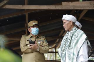 Bupati H. Sukiman Tinjau dan Berikan Bantuan untuk Korban Kebakaran di Rambah Hilir