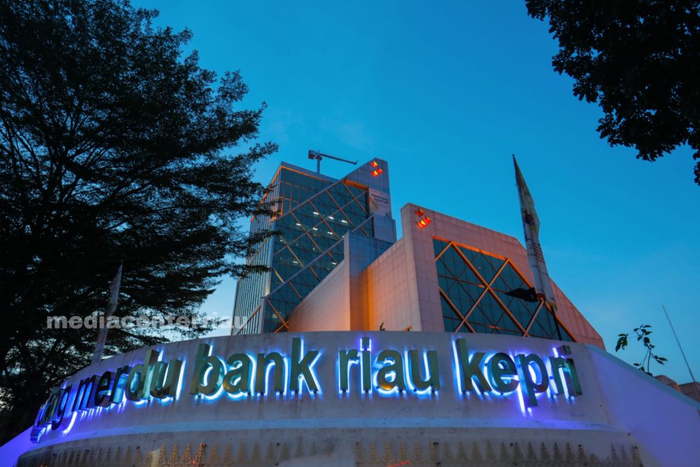 Uang 101 Nasabah Dicuri Admin, Gubri Panggil Pimpinan Bank Riau KepriÂ 