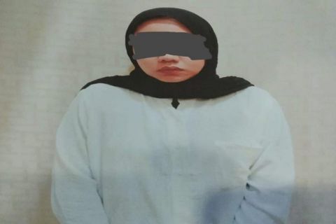 Nekat Gelapkan Hasil Penjualan 65 Unit Ponsel, Perempuan Muda Ini Ditangkap PolisiÂ 