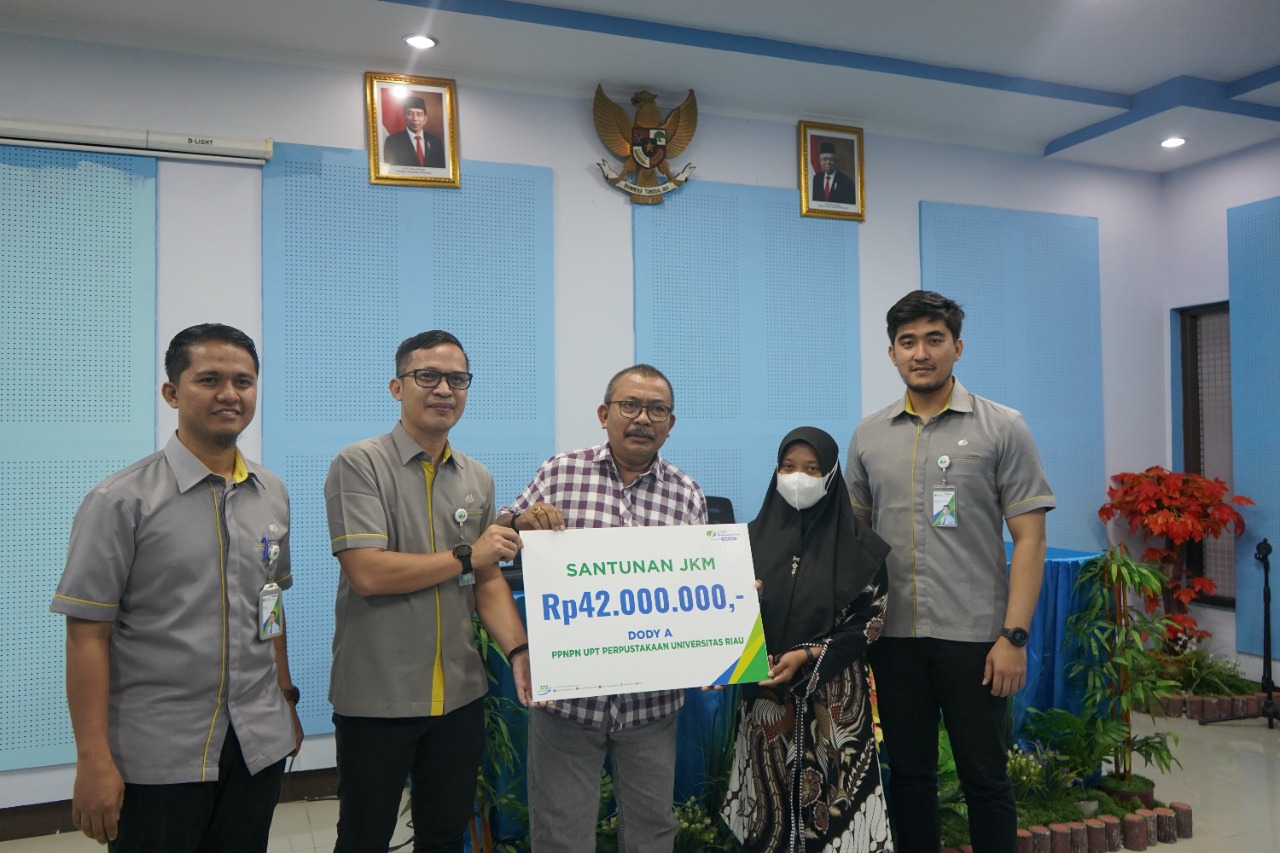 BPJS Ketenagakerjaan Pekanbaru Panam Serahkan Santunan Pegawai Non PNS di Unri