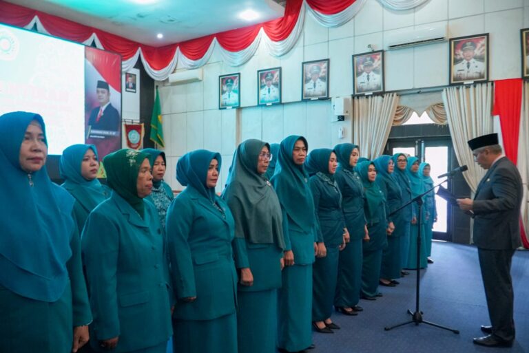 Pj Bupati Kampar Lantik Pengurus Baru TP-PKK Kampar 2022 – 2024