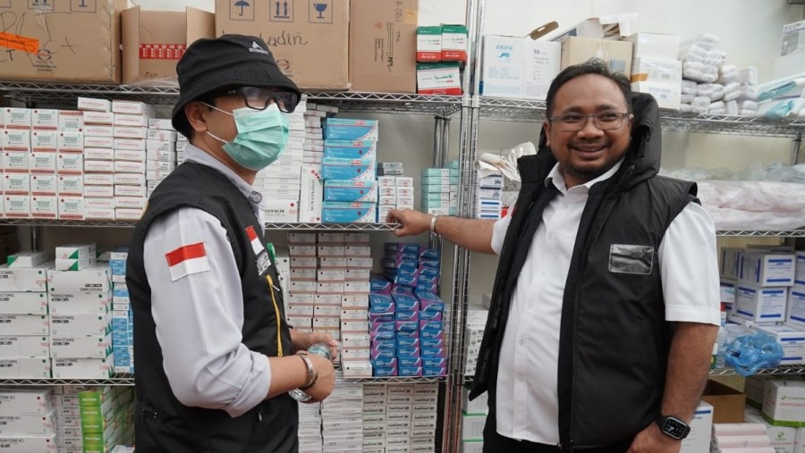 Pakai Rompi Penurun Suhu, Menag: Ini Ok Banget, Kayak Punya AC dalam BajuÂ
