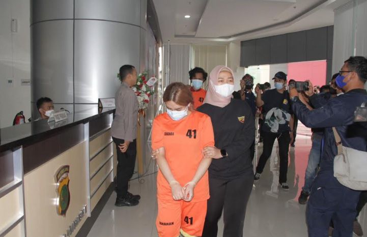 Tampil Bugil di Aplikasi Mango Live, Model Cantik Ini Ditangkap Polisi