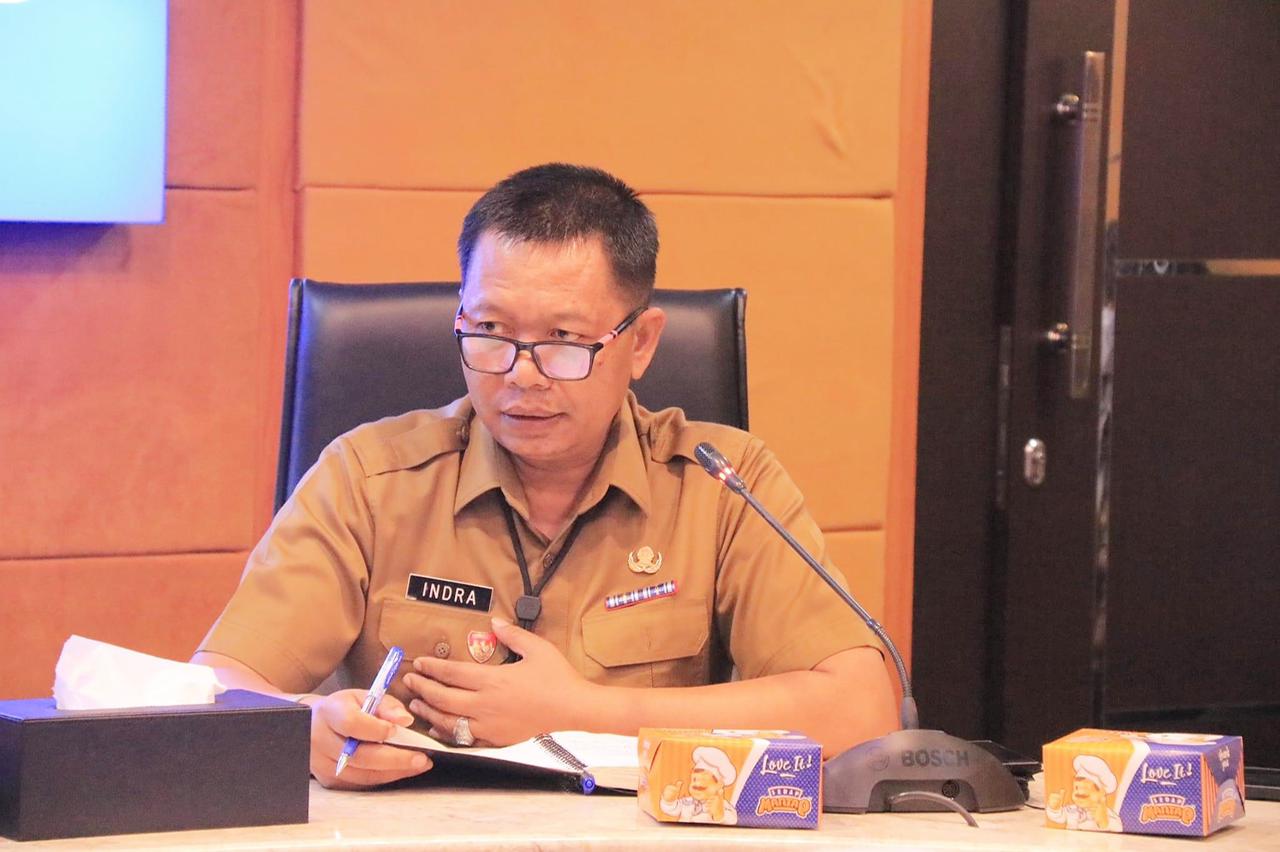 Atasi Banjir, Dinas PUPR Pekanbaru Bongkar Belasan Beton Penutup Drainase Ruko