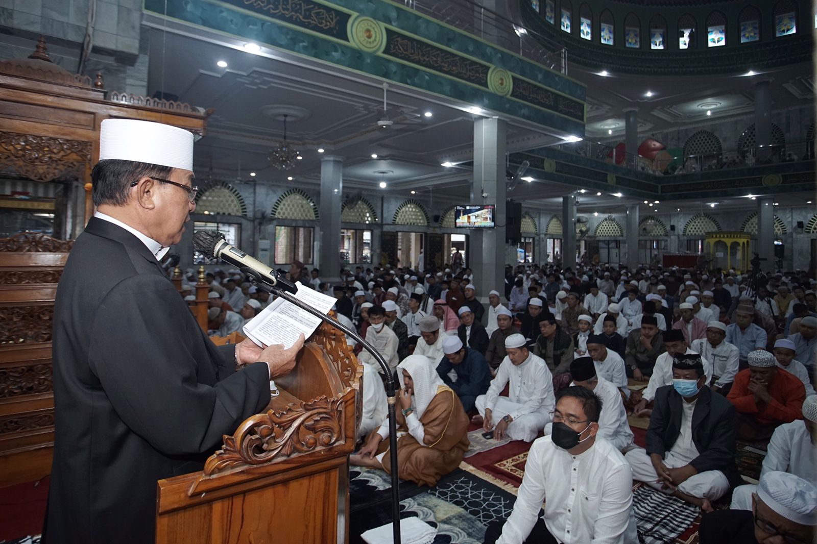 Bupati HM Wardan Salad Idul Adha di Masjid Agung Al-Huda