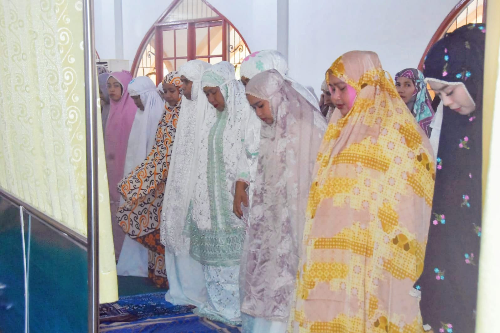 Bupati Kasmarni Salat Idul Adha di Masjid Besar Arafah