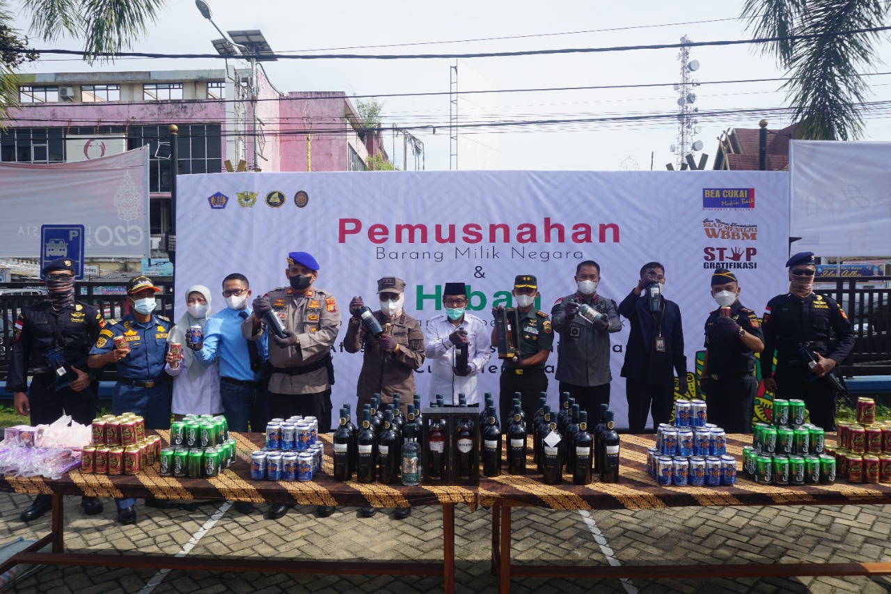 BC Tembilahan Musnaskan 9,3 Juta Batang Rokok Ilegal, Miras dan Alat Bantu Seks