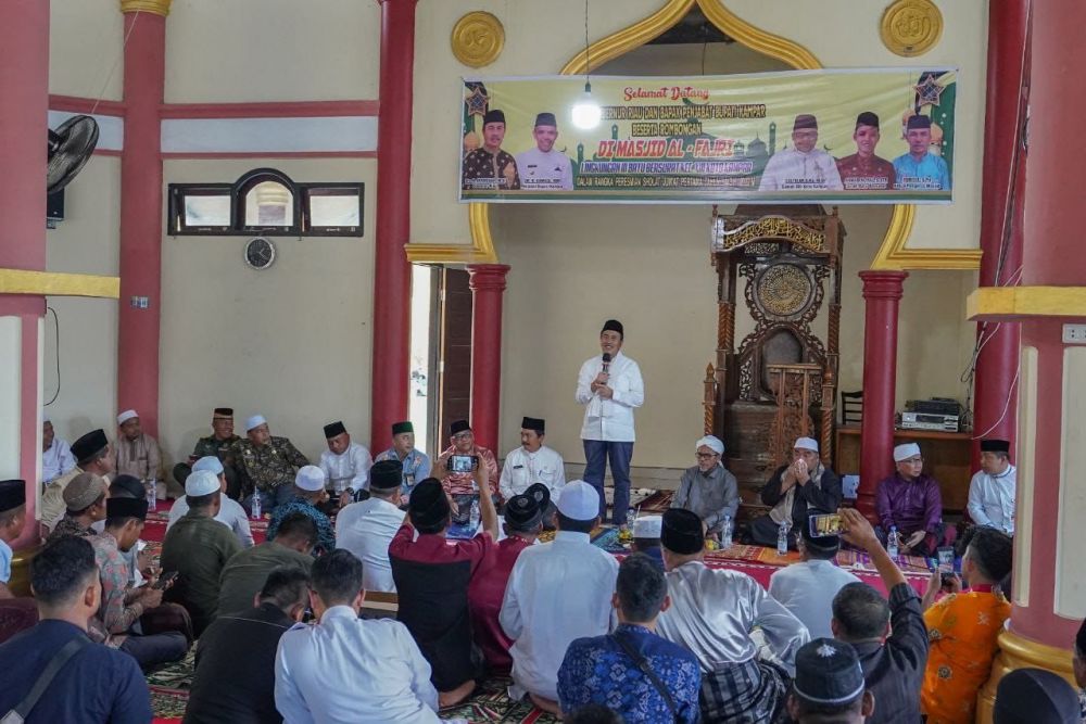 Gubri Resmikan Masjid Al-Fajri Batu Besurat XIII Koto Kampar