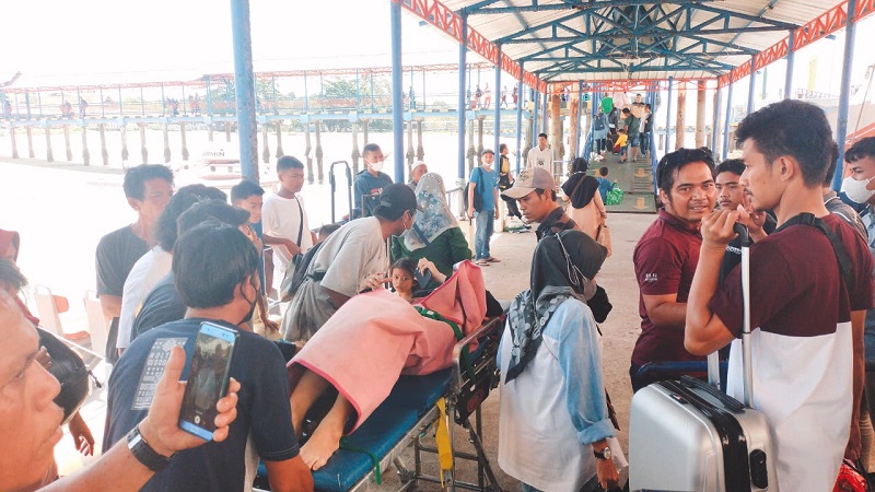 Sudah Kontraksi, Seorang Penumpang Melahirkan Bayi Laki-laki Secara Darurat di Atas Kapal
