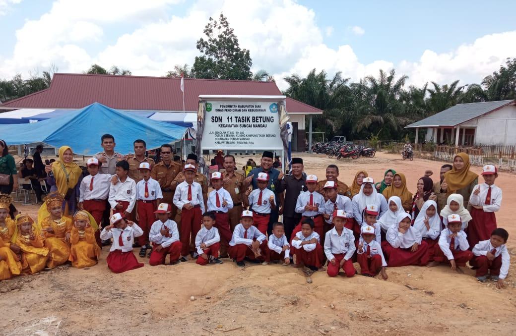 Dibangun dengan Anggaran Rp660 Juta, Plt Kadisdikbud Siak Resmikan SDN 11 Tasik BetungÂ