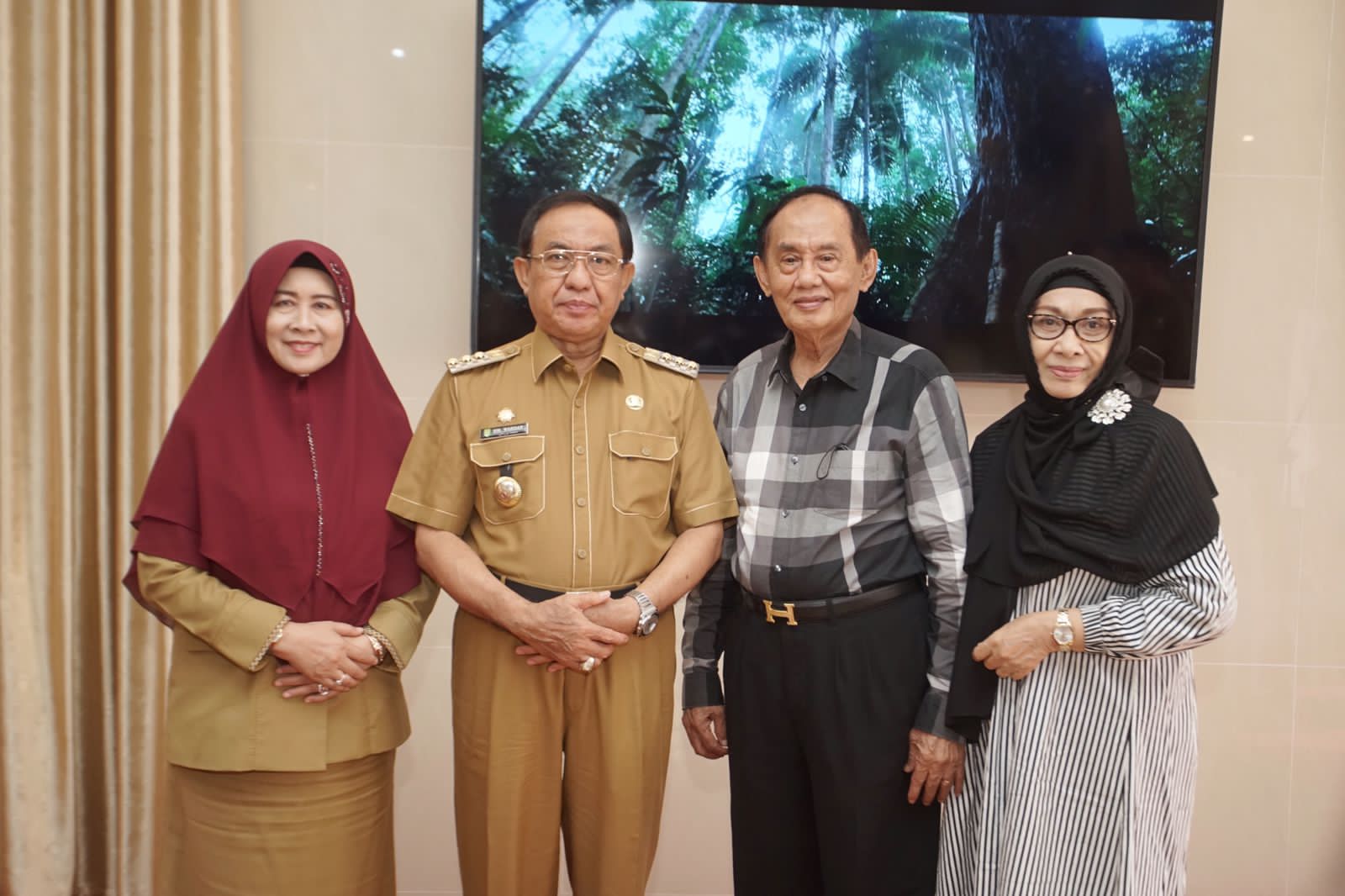 Bupati Wardan Terima Kunjungan Mantan Hakim AgungÂ
