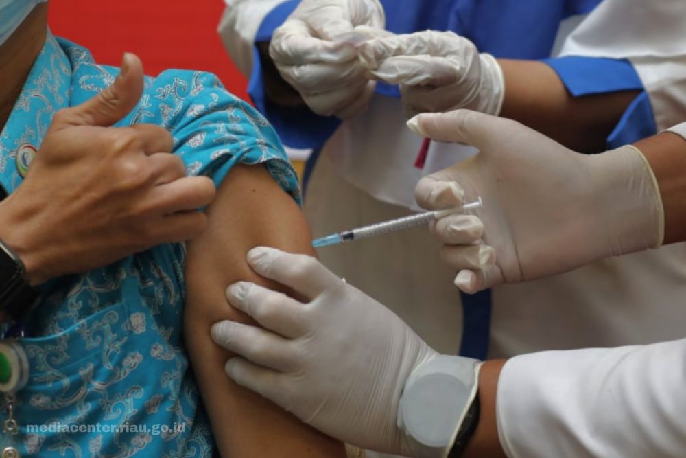 Diskes Catat 1 Juta Warga Riau Sudah Divaksin Booster