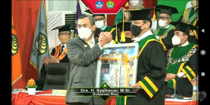 Unri Kukuhkan Wakapolri Gatot Eddy Pramono Sebagai Guru Besar Kehormatan