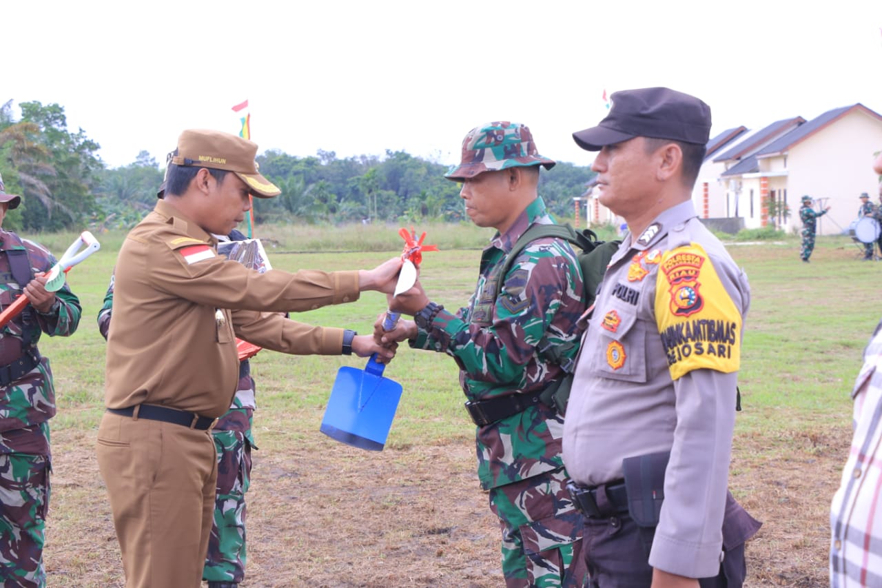 Pj Wali Kota Buka TMMD Ke-114 Kodim Pekanbaru di Sialang Rampai Kulim