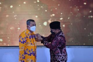 Selamat! Gubri Syamsuar Raih Penghargaan Manggala Karya Kencana 2022 dari BKKBN RI