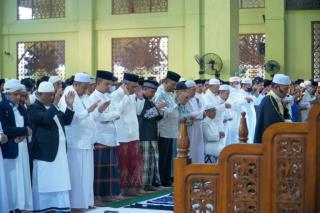 Bupati Kampar Salat Idul Adha di Mesjid Islamic Center Bangkinang Kota