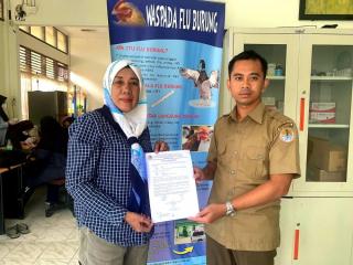 Reslita Serahkan Owa Ungko ke BBKSDA Riau