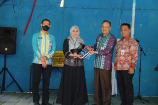 Perpustakaan Tenas Effendy Kota Pekanbaru Terima Hibah Buku